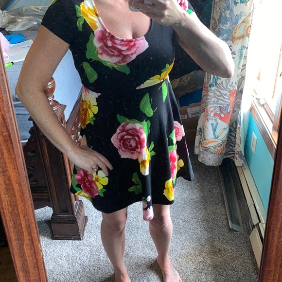 5/$25 Derek Heart Medium Dress Flowers Summer Dress - Picture 2 of 7